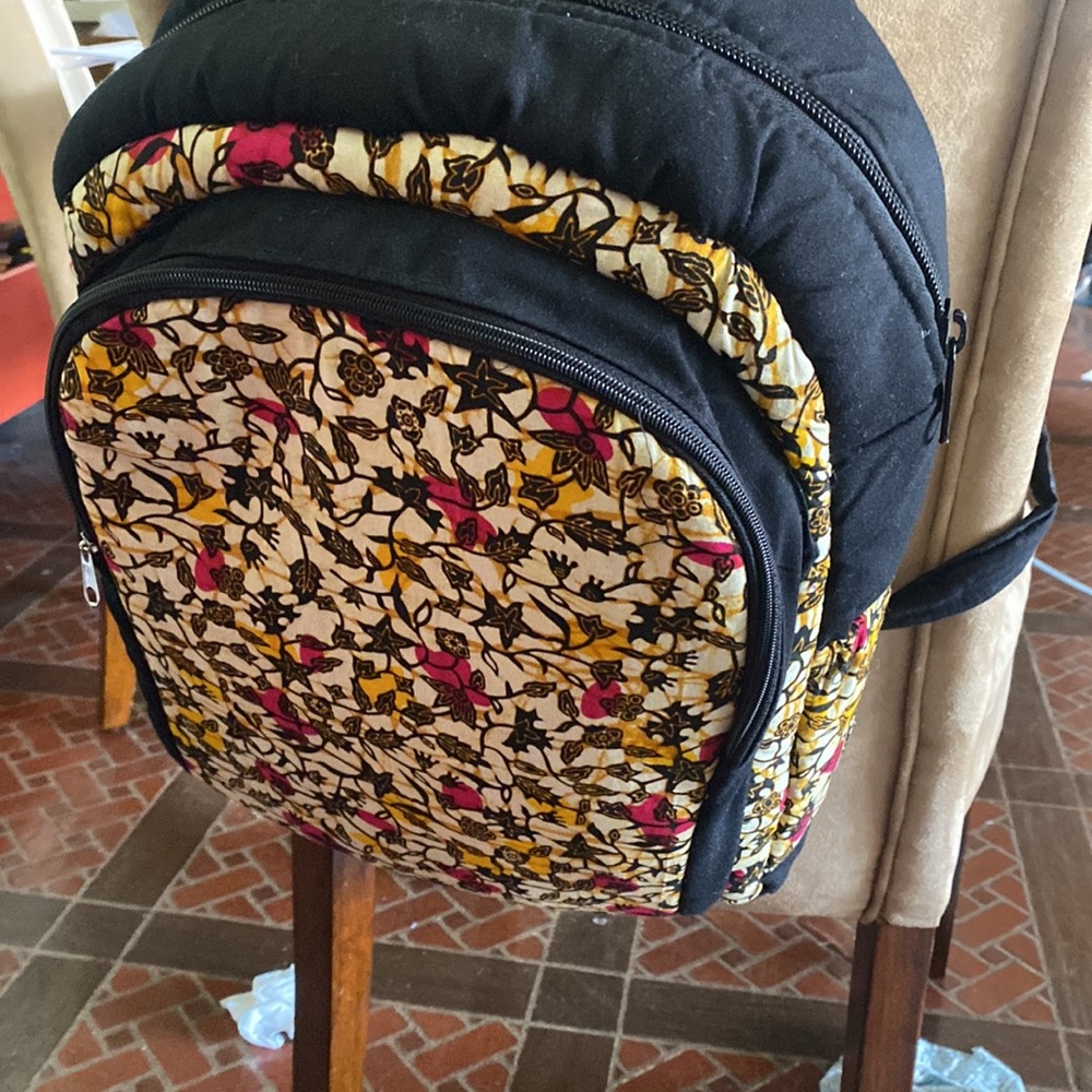 Large Padded Backpack With Adjustable Straps - image 4